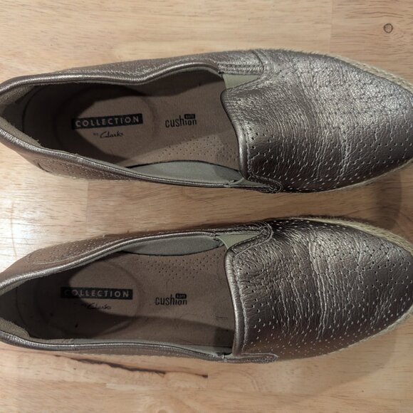 Clarks Metallic Gold Leather Slip On Flats with Comfort Insoles-Women's Size 6 - Picture 3 of 7